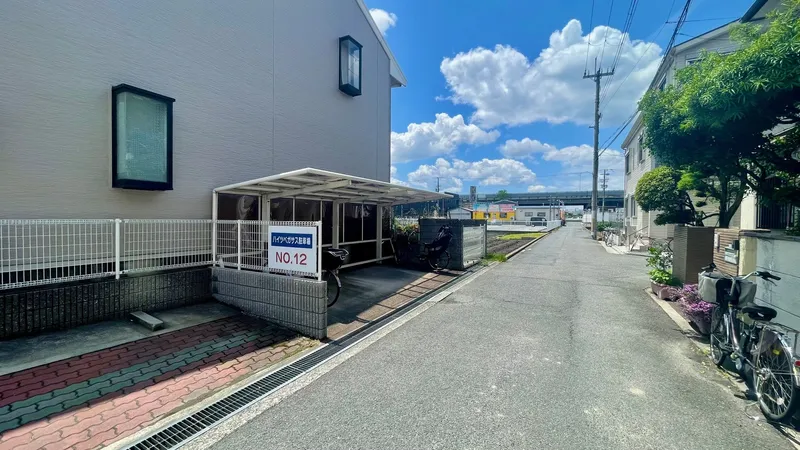 【駐輪場】屋根付きの駐輪場。