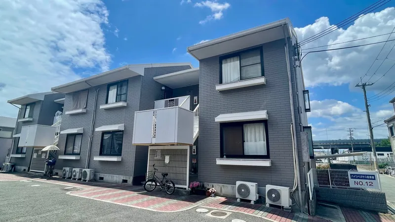 【外観】・近鉄難波・奈良線「若江岩田駅」まで徒歩15分。・現在賃貸中です。（8室中7室賃貸中）