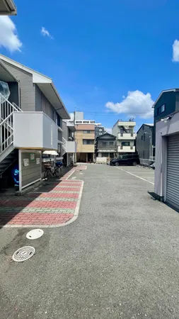 【駐車場】駐車場。11台中10台賃貸中。