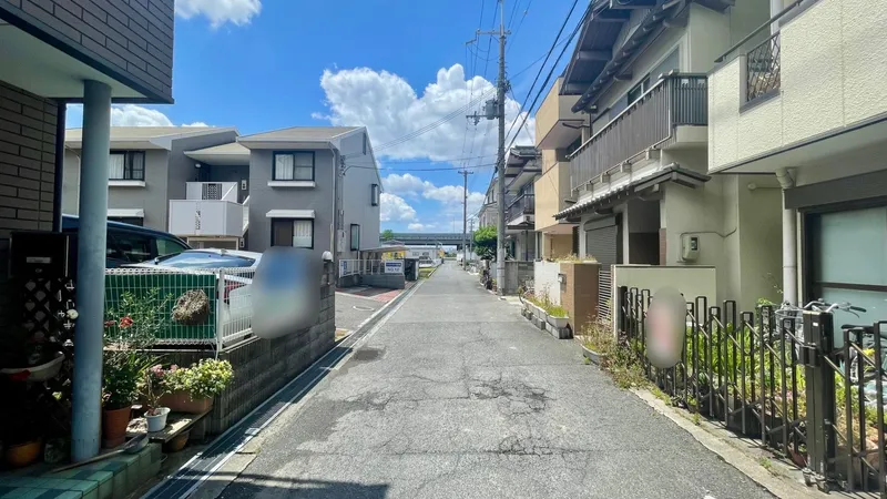 【前面道路含む外観】前面道路を含む外観はこのようになっております。