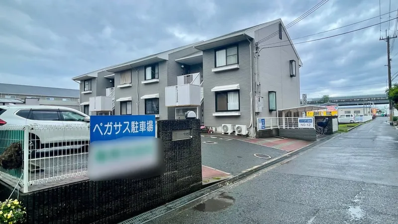 【外観】・近鉄難波・奈良線「若江岩田駅」まで徒歩15分。・現在賃貸中です。（8室中7室賃貸中）