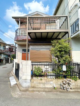 高槻市郡家新町 【古家付土地】 前面道路含む外観