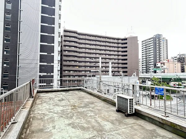 ４階ルーフバルコニーです。様々な用途にお使いいただけます。