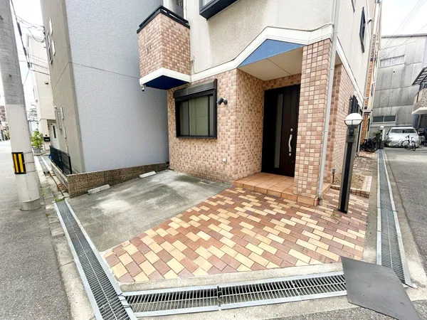 駐車スペース北西角のため、車の駐車が行いやすいです。