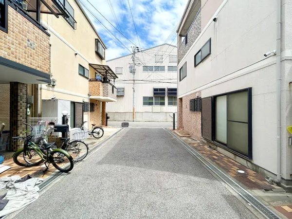 前面道路（北西側）