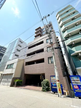 南側前面道路から撮影した外観