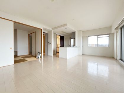 北花田ガーデンファミリアⅡ番館 リビング
