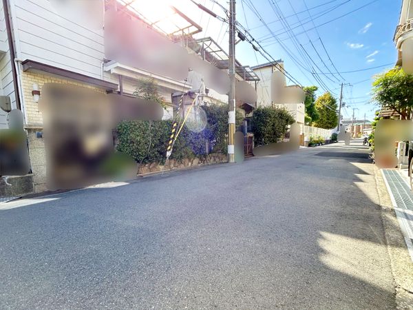 前面道路含む外観