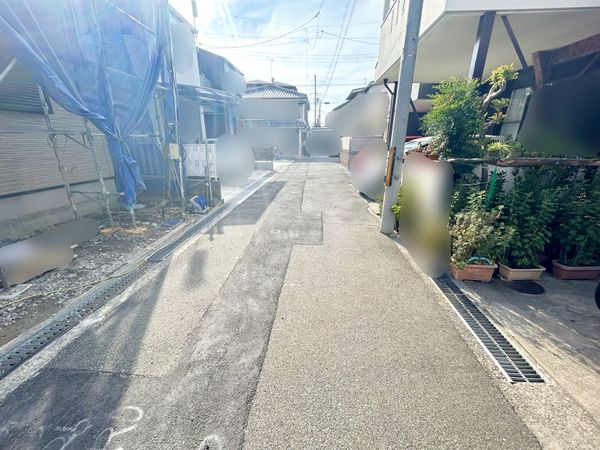 前面道路含む外観