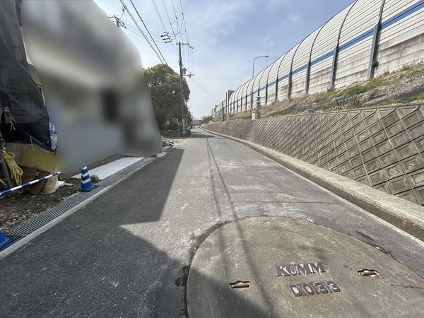 前面道路含む外観