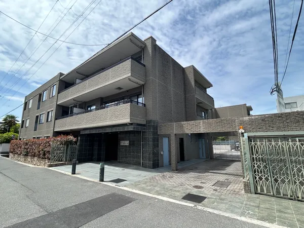 外観（3階建の3階部分です。）