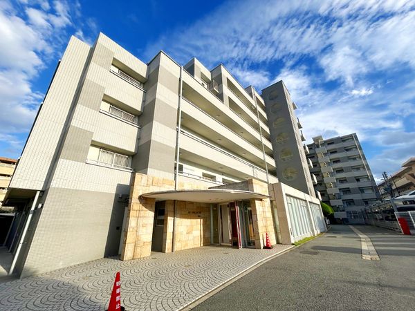 アズ・ワンリッシュ 外観