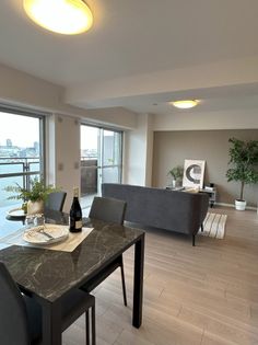 尼崎久々知ハウス リビング