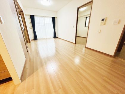 ベルヴィ東園田 リビング