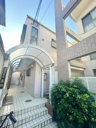 プチロイヤル真英のエントランス