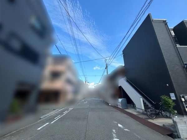 メゾン・ジュピタ 前面道路含む外観