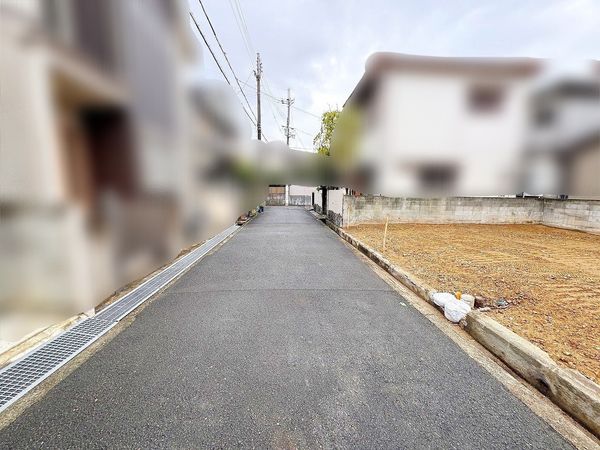 前面道路含む外観