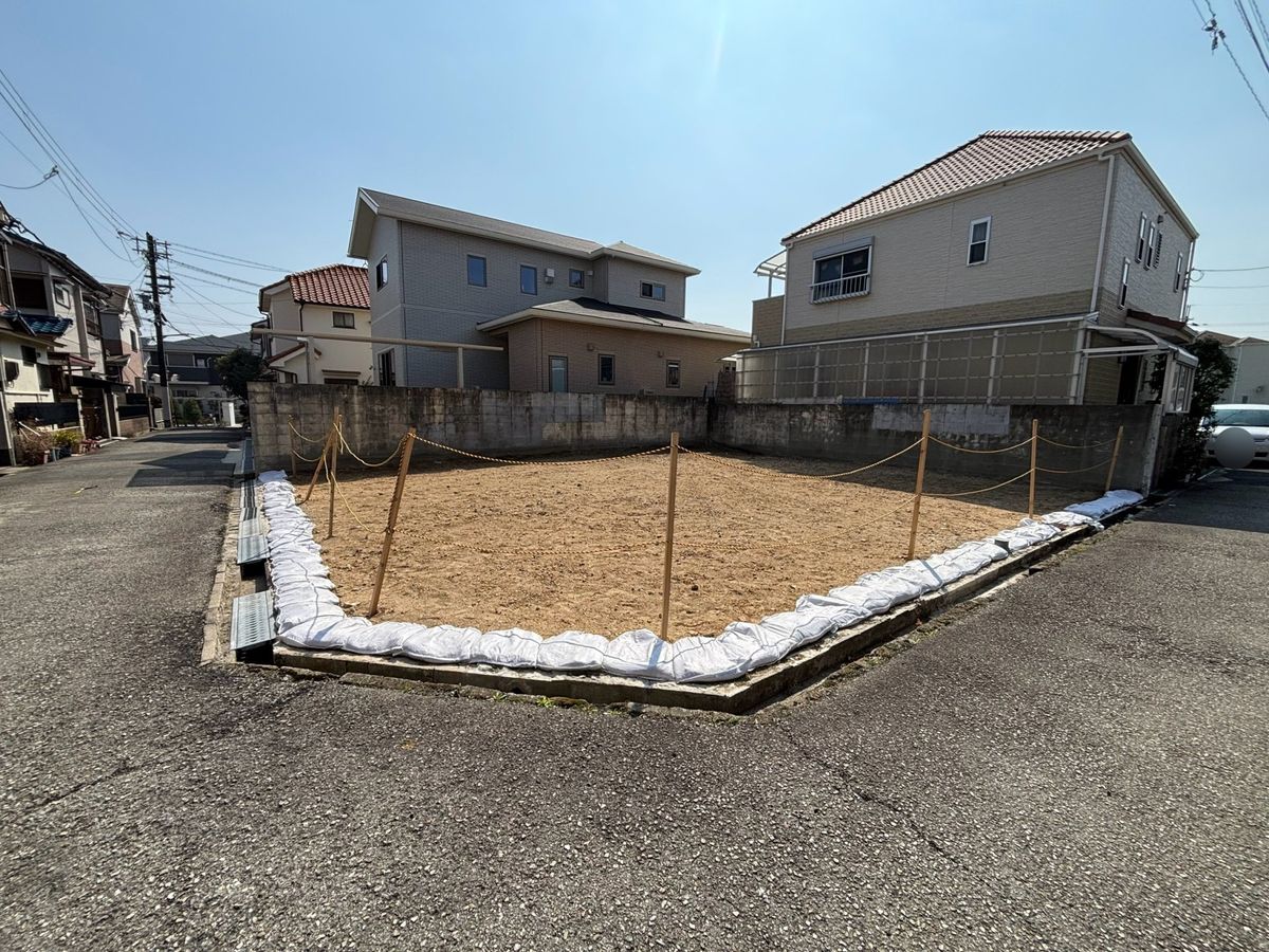 前面道路含む外観