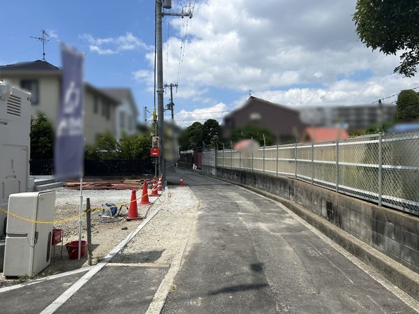 前面道路含む外観