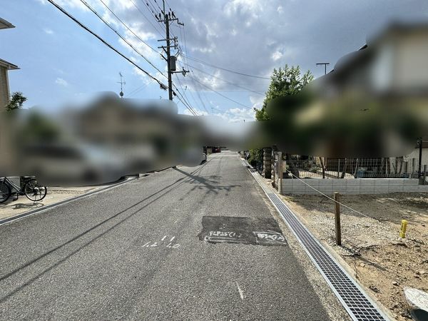 前面道路含む外観