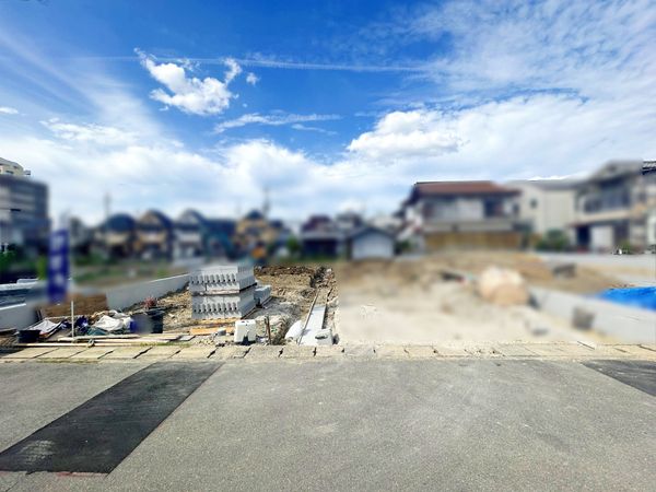 前面道路含む外観