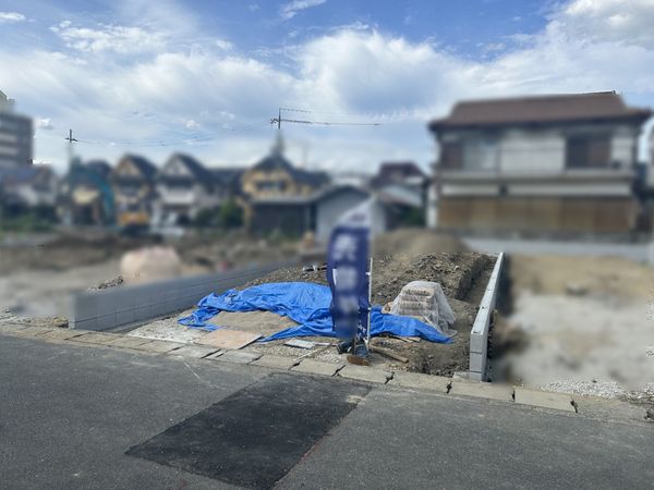 前面道路含む外観