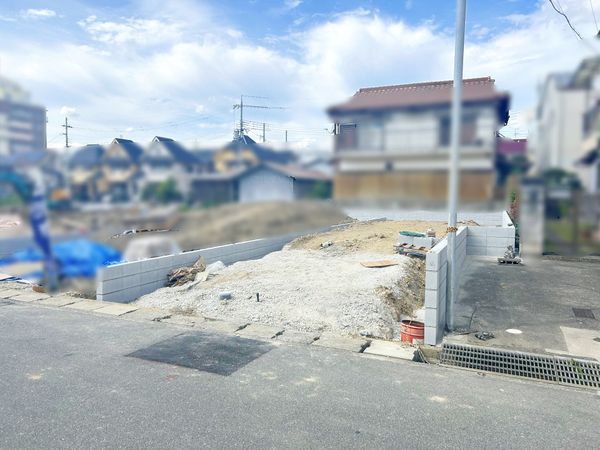 前面道路含む外観