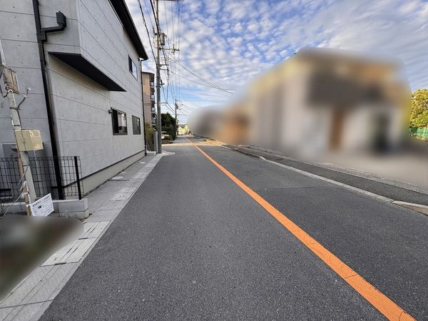前面道路含む外観