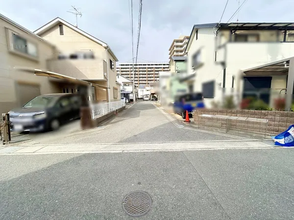 前面道路含む外観