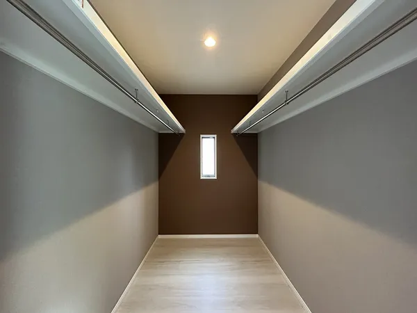 ウォークインクローゼット(洋室約6.1帖部分)