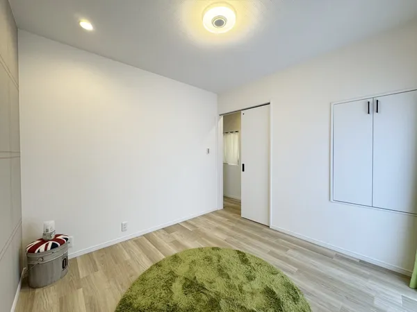 洋室約4.8帖(バルコニー側)