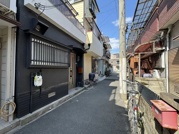 前面道路を含む外観