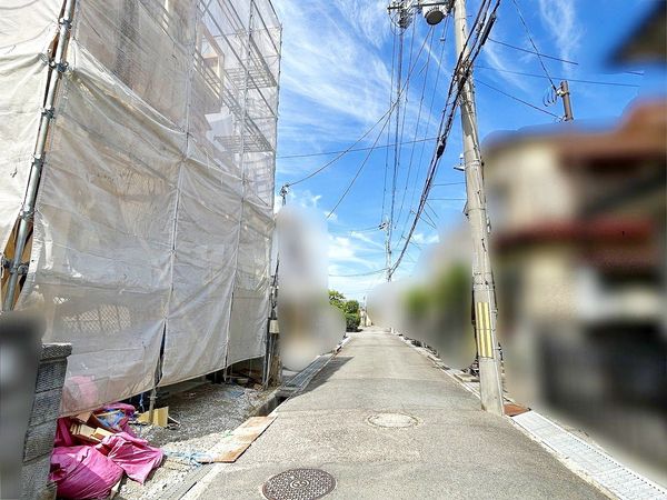 荒牧南二丁目 新築戸建 前面道路含む外観 荒牧南二丁目 新築戸建 前面道路含む外観