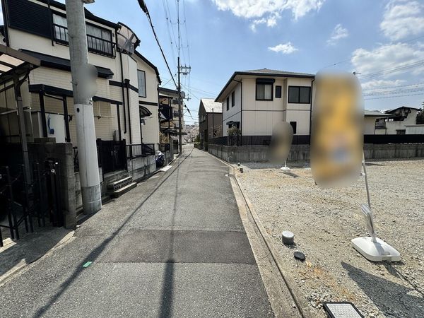 伊丹市中野西2丁目 新築戸建 前面道路含む外観 伊丹市中野西2丁目 新築戸建 前面道路含む外観