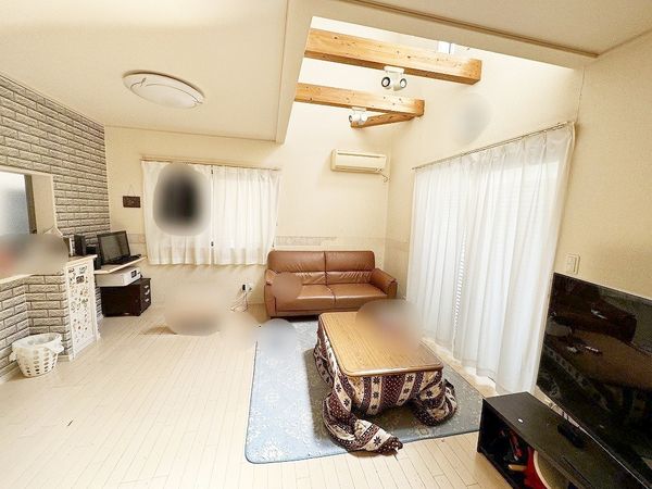 伊丹市鴻池6丁目 戸建 リビング