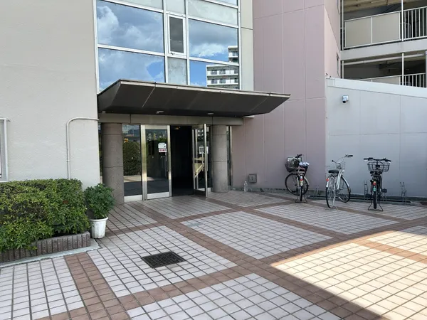 北側エントランス