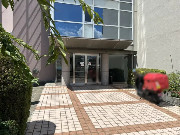 南側エントランス