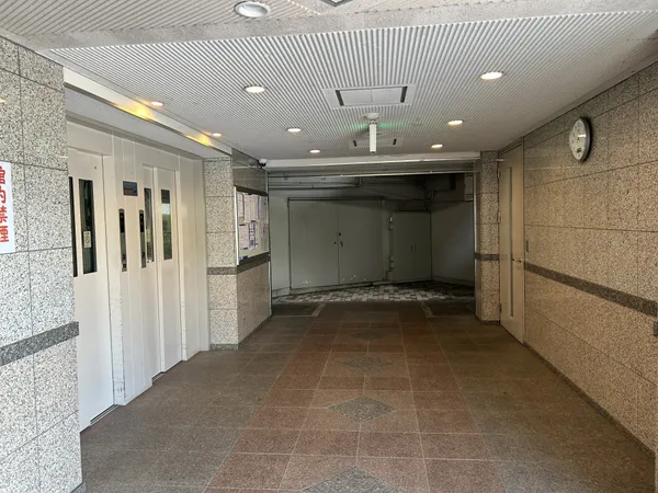 北側エントランス