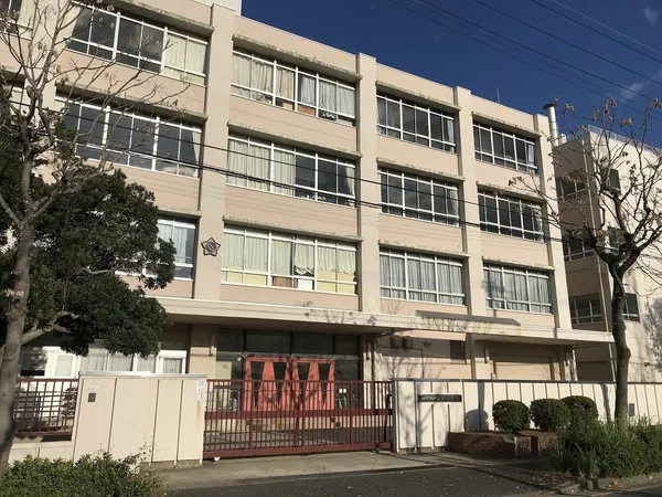 池尻小学校まで約1200ｍ