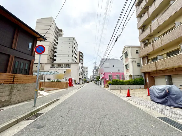 前面道路を含む外観