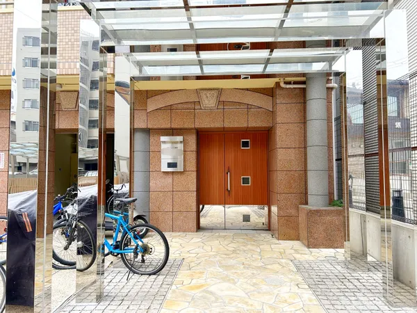 エントランス前