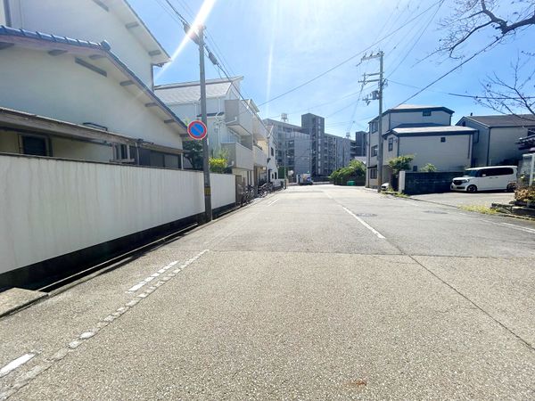 前面道路含む外観