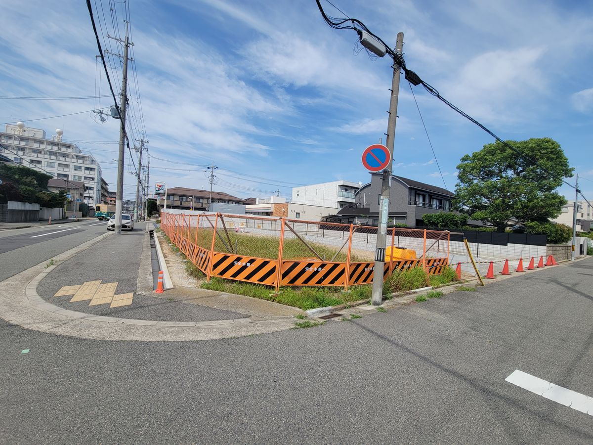 前面道路含む外観