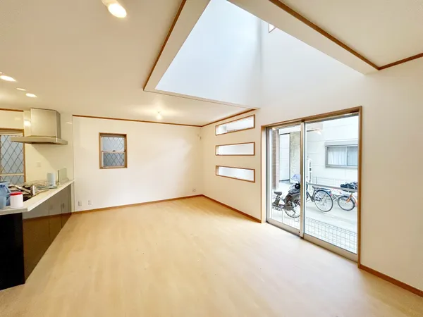 開放感と採光にこだわったLDK（約17.3帖）で、家族の時間をもっと豊かに過ごしていただけます！