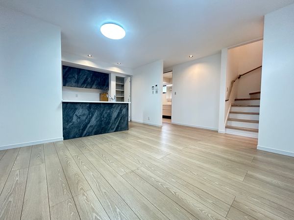 西宮市浜甲子園1丁目 新築戸建 リビング