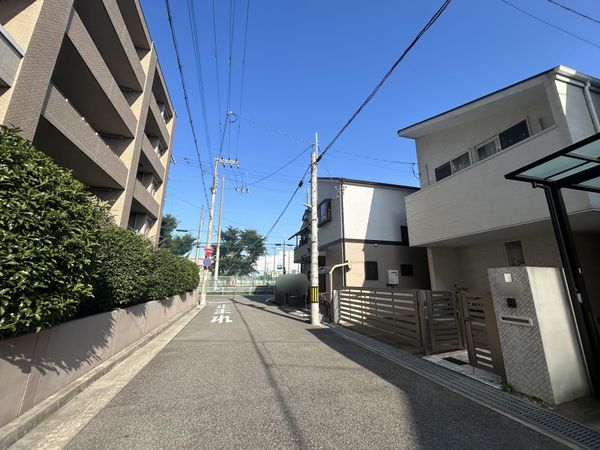 前面道路含む外観