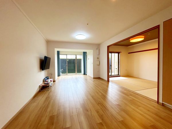 ロイヤルアーク甲子園フローレス リビング