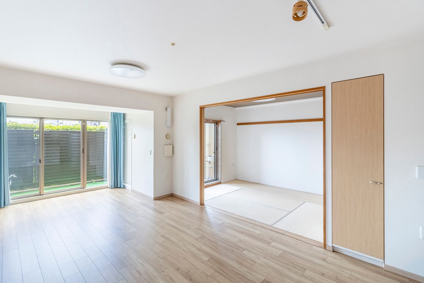 ロイヤルアーク甲子園フローレス リビング リビング