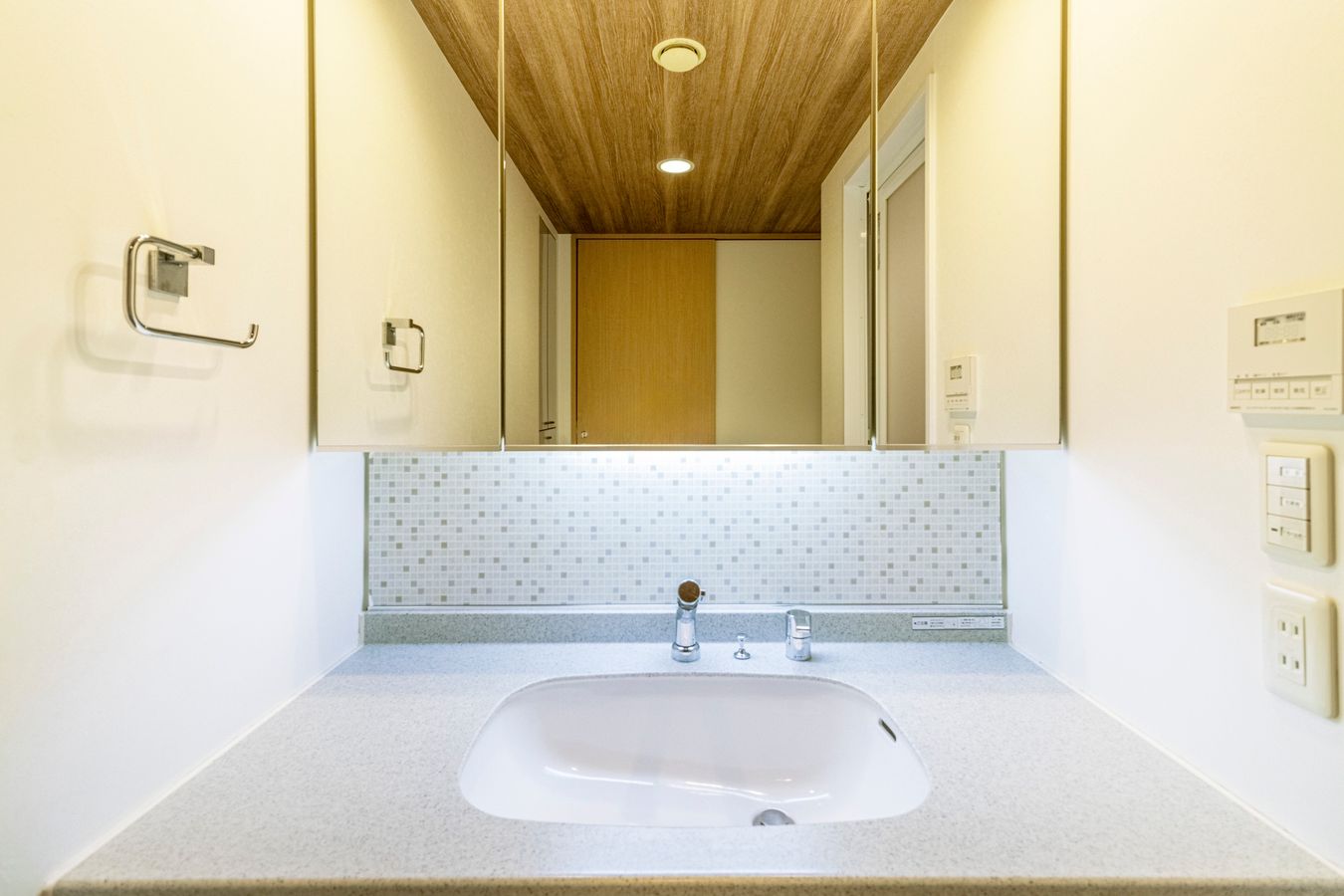 ロイヤルアーク甲子園フローレス 洗面 洗面