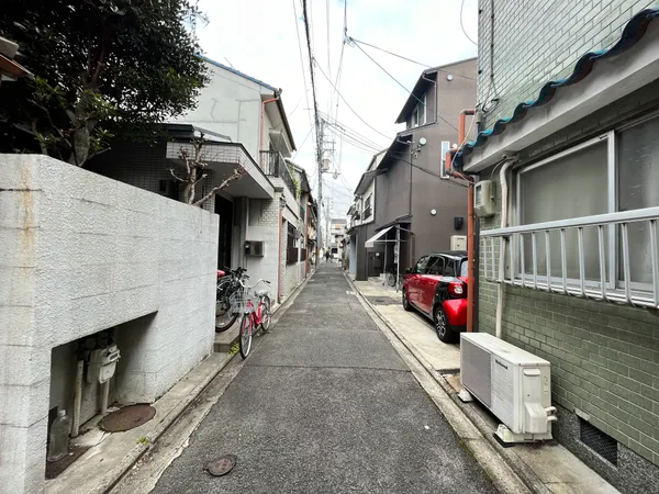 前面道路（北側を望む）